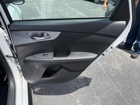 Used 2022 Kia Forte LXS FWD image 17
