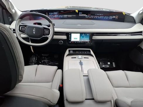 New 2026 Lincoln Navigator Reserve AWD/4WD image 7