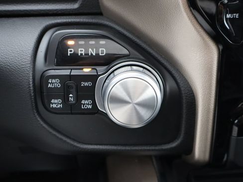 Used 2019 RAM 1500 Laramie AWD/4WD image 9