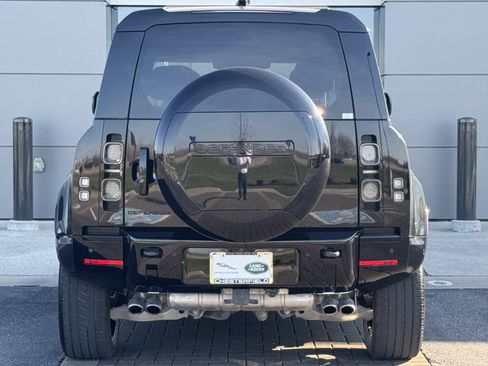 Certified 2025 Land Rover Defender 110 V8 AWD/4WD image 4