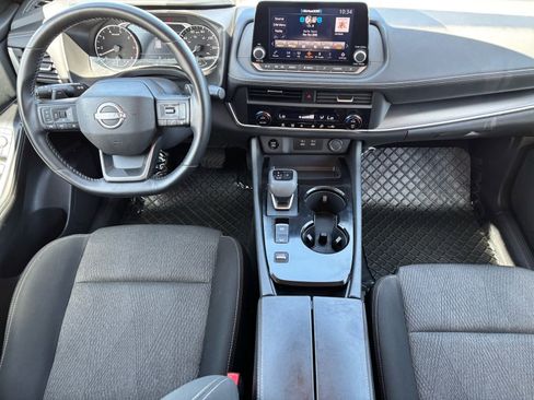 Used 2025 Nissan Rogue SV FWD image 11