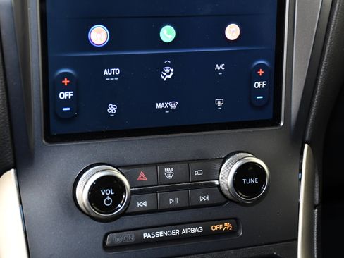 Used 2023 Ford Edge SE image 30