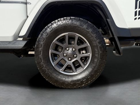 Used 2020 Jeep Gladiator Overland image 11