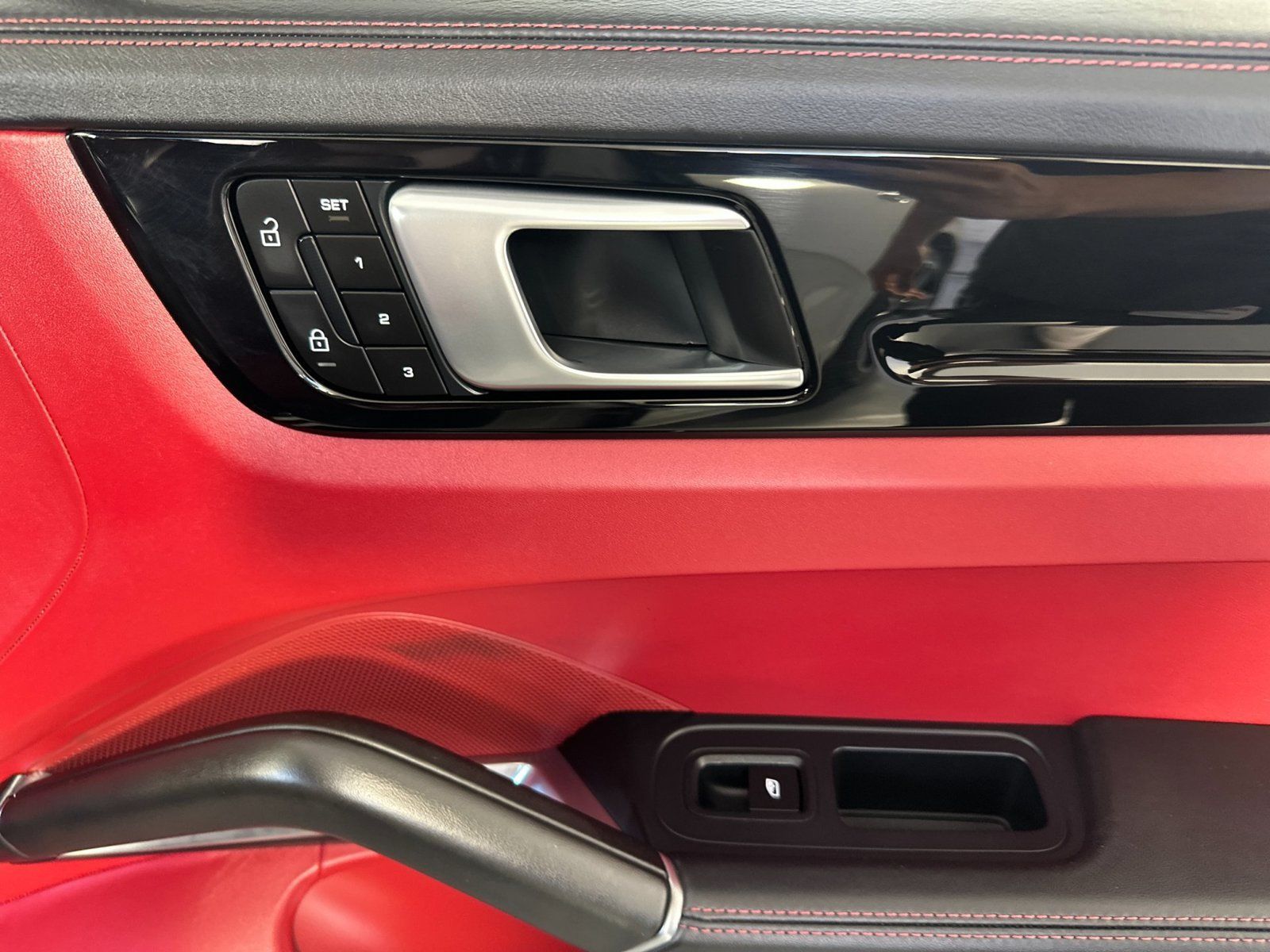 Certified 2022 Porsche Cayenne Turbo AWD/4WD image 20