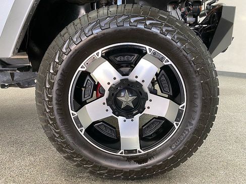 Used 2013 Jeep Wrangler Unlimited Sahara w/ Connectivity Group AWD/4WD image 25