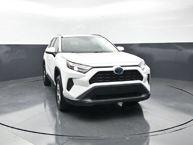 Used 2024 Toyota RAV4 LE AWD/4WD image 5