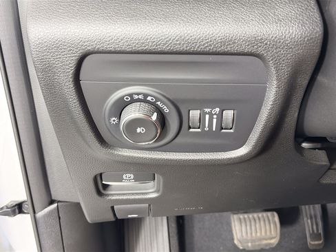 Used 2024 Jeep Grand Cherokee Limited w/ Black Appearance Package AWD/4WD image 31