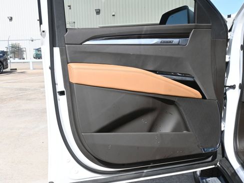 Certified 2025 Cadillac Escalade Premium Luxury w/ LPO, Floor Liner Package AWD/4WD image 19