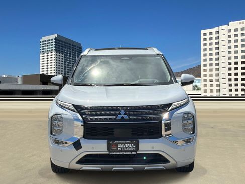 Used 2024 Mitsubishi Outlander 4WD Plug-In Hybrid image 2