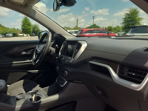 Used 2024 GMC Terrain SLE FWD image 19