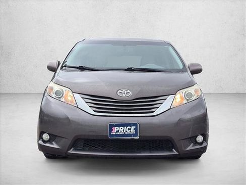 Used 2013 Toyota Sienna XLE FWD image 2