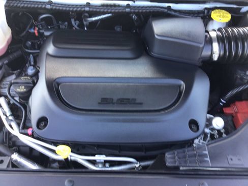 Used 2026 Chrysler Pacifica Limited w/ S Appearance Package FWD image 11