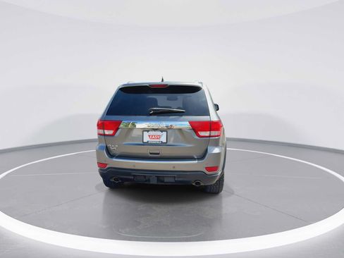 Used 2013 Jeep Grand Cherokee Overland w/ Advance Technology Group AWD/4WD image 7
