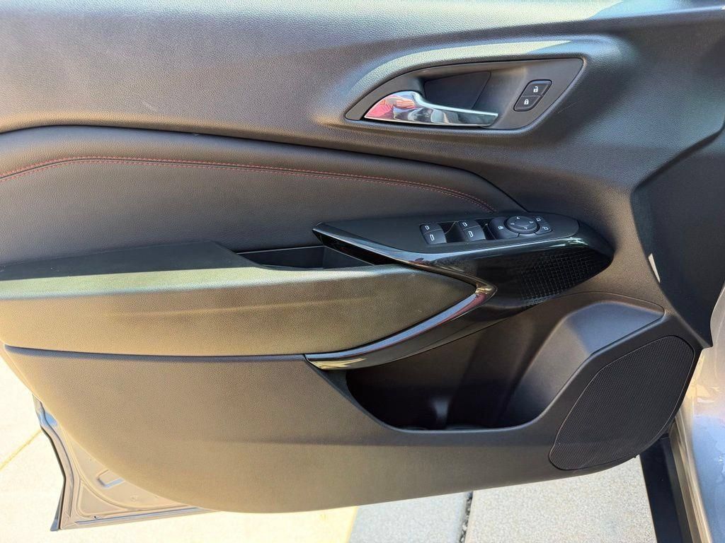 Used 2026 Chevrolet Trax RS w/ Sunroof Package FWD image 12