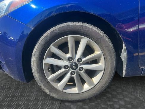 Used 2017 Kia Forte S FWD image 5
