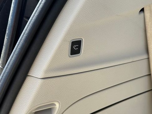 Used 2017 Chrysler Pacifica Limited image 28