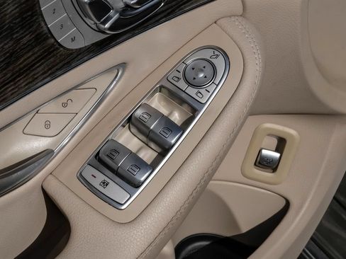 Used 2019 Mercedes-Benz C 300 Sedan image 40