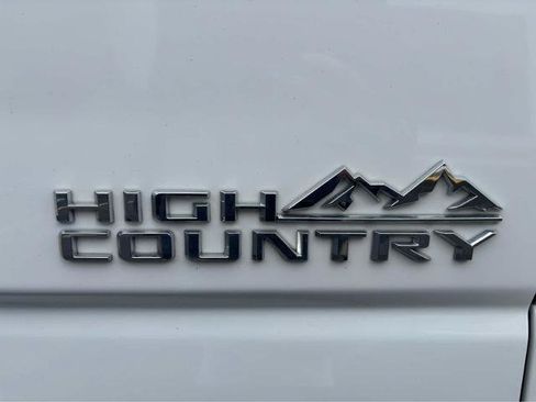 Used 2025 Chevrolet Silverado 2500 High Country w/ High Country Premium Package AWD/4WD image 30