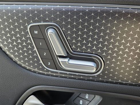 New 2025 Mercedes-Benz GLA 250 image 31