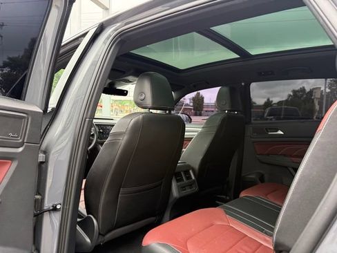 Used 2023 Volkswagen Atlas Cross Sport SEL Premium R-Line AWD/4WD image 16