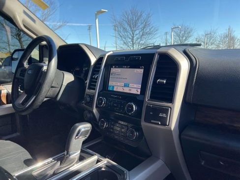 Used 2019 Ford F150 Lariat image 36