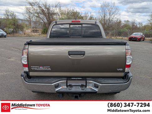 Used 2015 Toyota Tacoma 4x4 Double Cab w/ Limited Package image 4