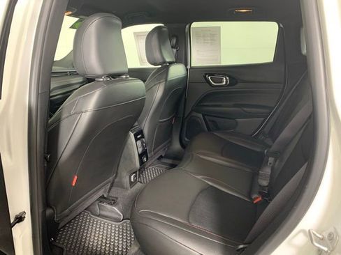 Used 2025 Jeep Compass Trailhawk image 26