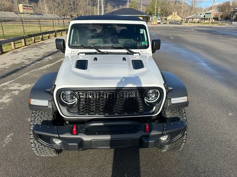 New 2026 Jeep Wrangler Rubicon w/ Xtreme 35 Tire Package image 9