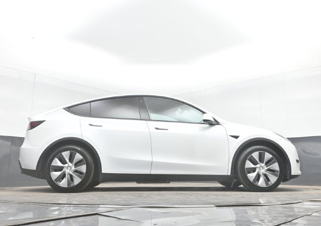 Used 2022 Tesla Model Y Long Range AWD/4WD image 46