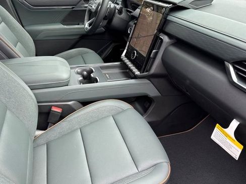 New 2026 GMC Acadia AT4 w/ Luxury Package AWD/4WD image 19