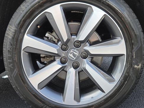 Certified 2024 Honda Pilot Touring image 16