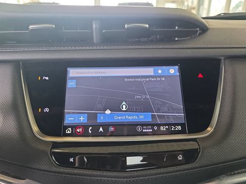 Certified 2024 Cadillac XT5 Sportv w/ LPO, Floor Liner Package AWD/4WD image 21