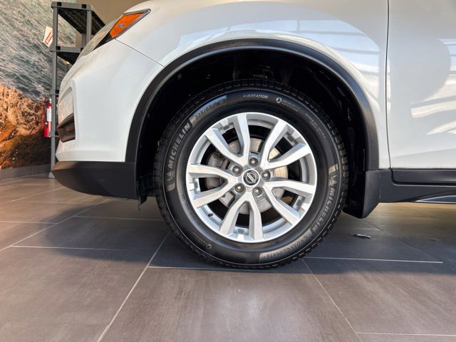 Used 2017 Nissan Rogue SV w/ SV Premium Package AWD/4WD image 41