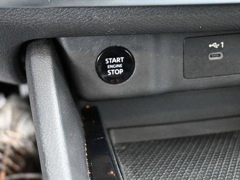 Used 2025 Nissan Rogue SV FWD image 30