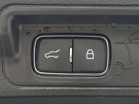 Used 2022 Ford Explorer XLT w/ Equipment Group 202A image 33