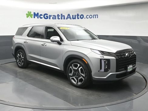 Used 2023 Hyundai Palisade Limited w/ Cargo Package AWD/4WD image 2