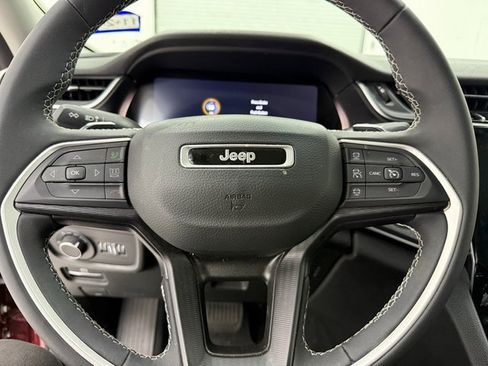 Used 2023 Jeep Grand Cherokee L Laredo image 11