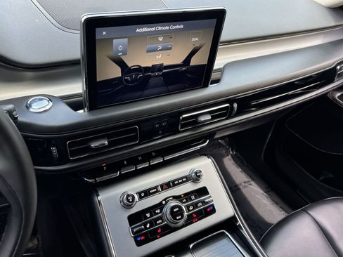 Used 2022 Lincoln Aviator AWD w/ Premium Package image 26