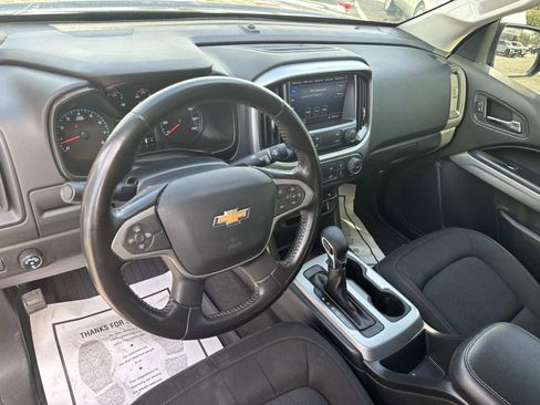 Used 2022 Chevrolet Colorado LT w/ LT Convenience Package image 21