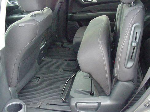 Used 2019 Nissan Pathfinder S image 25