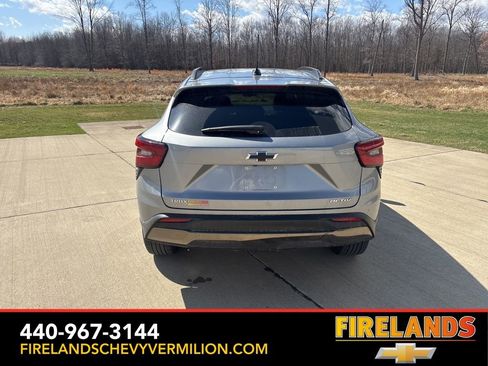 Used 2025 Chevrolet Trax ACTIV w/ Sunroof Package image 8