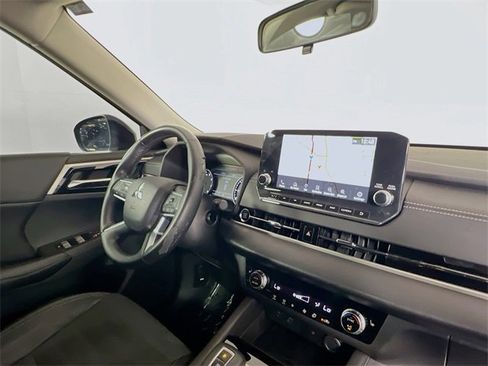 Used 2022 Mitsubishi Outlander SE image 26