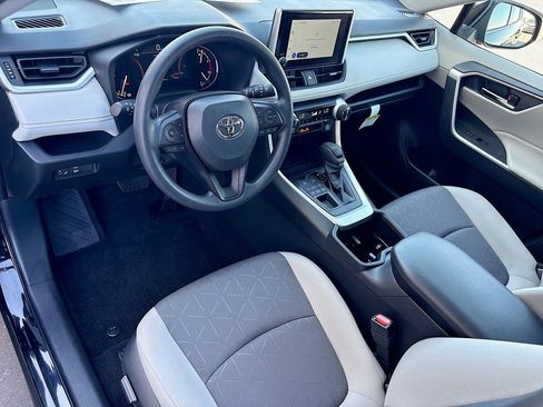 Used 2025 Toyota RAV4 XLE image 9