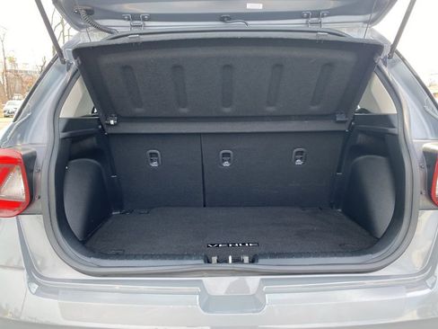 Certified 2022 Hyundai Venue SEL FWD image 16