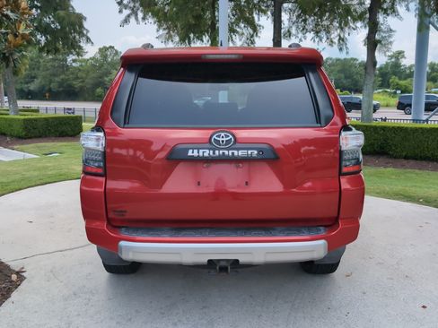 Used 2018 Toyota 4Runner TRD Off-Road AWD/4WD image 9