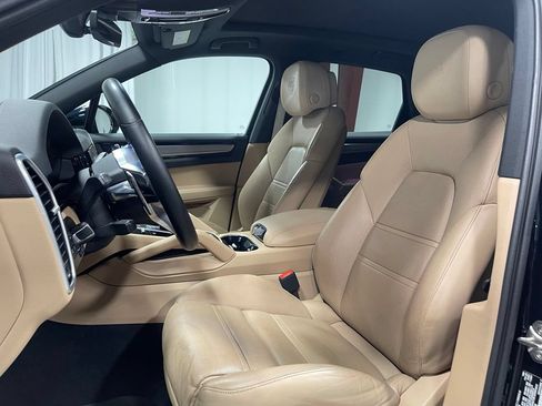 Used 2023 Porsche Cayenne AWD/4WD image 20
