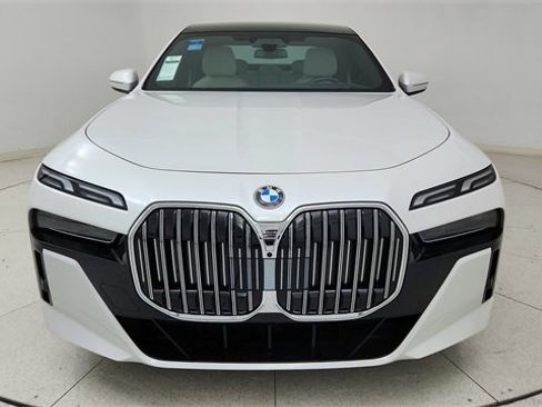 Used 2025 BMW 740i xDrive 740i xDrive image 2