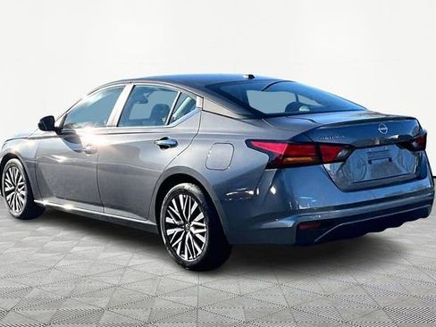 Used 2025 Nissan Altima 2.5 SV image 4