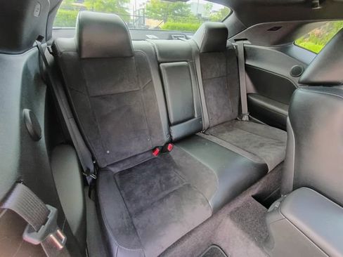 Used 2017 Dodge Challenger R/T Scat Pack w/ Leather Interior Group RWD image 51