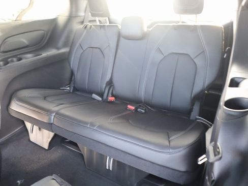 New 2026 Chrysler Pacifica Select image 13